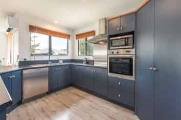 12 Pepperwood Place, Shirley