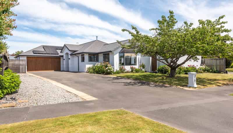 12 Pepperwood Place, Shirley