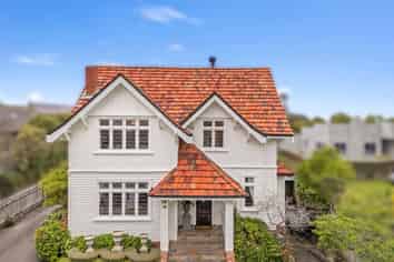 12 Brassey Road, Saint Johns Hill