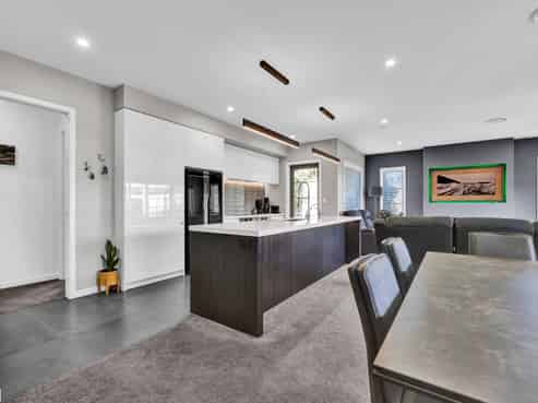 17 Honeyfield Drive, Whalers Gate