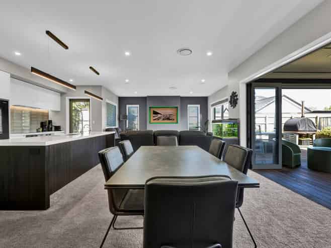 17 Honeyfield Drive, Whalers Gate