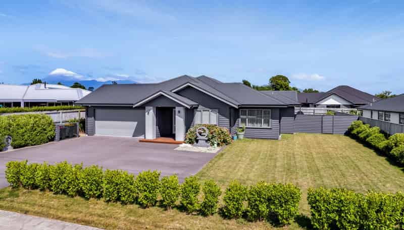 17 Honeyfield Drive, Whalers Gate