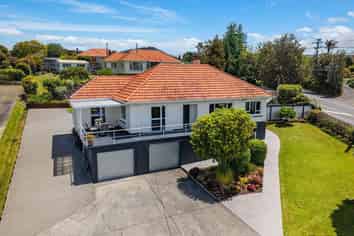 1 Grand View Road, Kamo