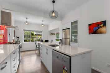 1 Grand View Road, Kamo