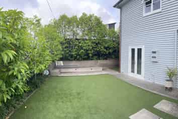 2/192 Queen Street, Northcote Point