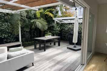 2/192 Queen Street, Northcote Point