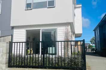 27 Barber Grove, Moera