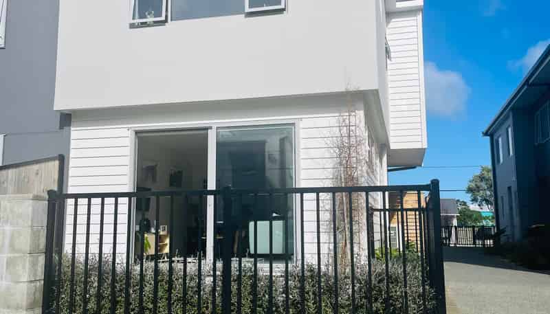 27 Barber Grove, Moera