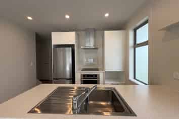 27 Barber Grove, Moera