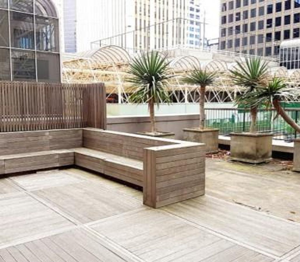 Queen Street Office with Corner Views & Deck – pohled 2