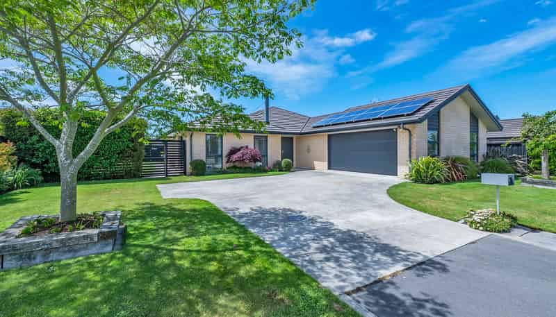 8 Highworth Crescent, ROLLESTON