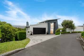 7 Caughley Grove, Karori