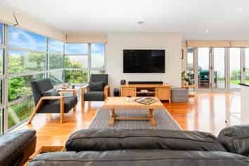 7 Caughley Grove, Karori