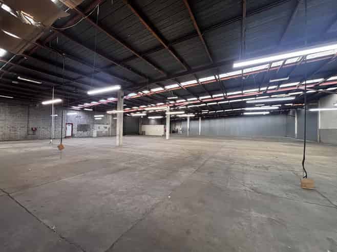 Warehouse & office with harbour outlook