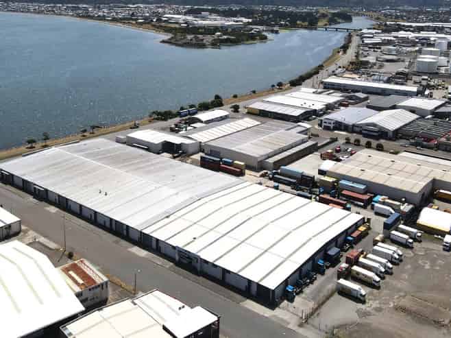 Warehouse & office with harbour outlook