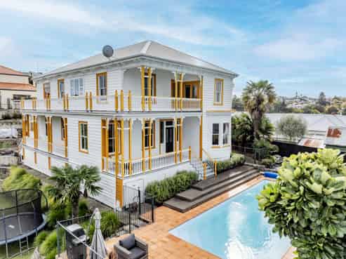 15 Sealy Road, Bluff Hill