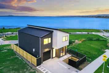 82 Picnic Point Road, Hobsonville