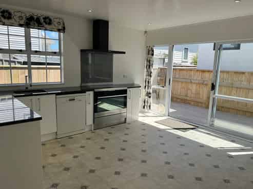 12 Leighton Avenue, Waiwhetu