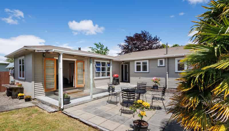 367 Botanical Road, West End