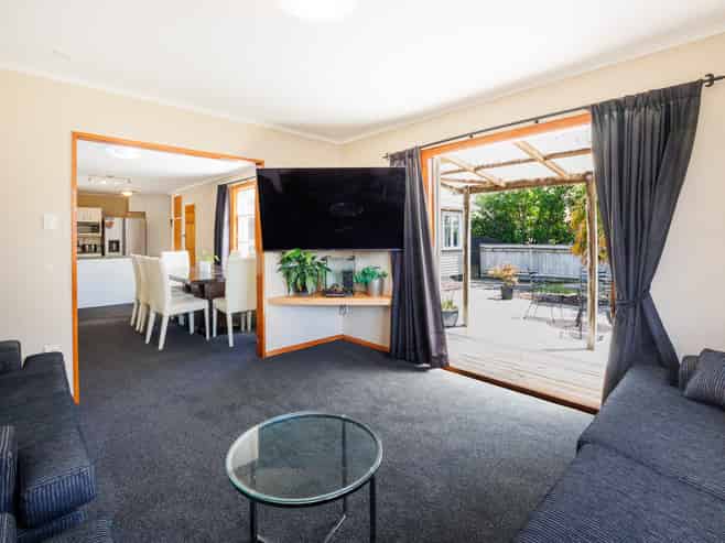 367 Botanical Road, West End