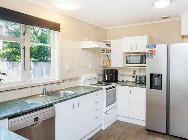 367 Botanical Road, West End