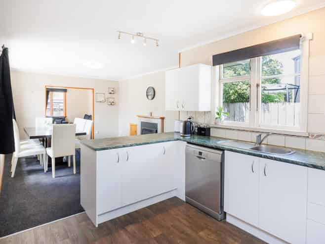 367 Botanical Road, West End