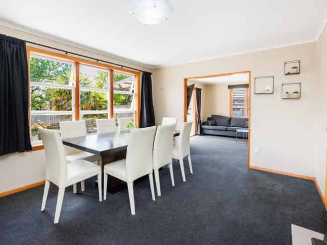 367 Botanical Road, West End