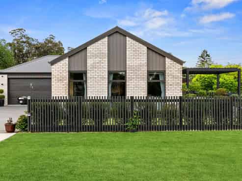 1A Fairburn Place, Leamington