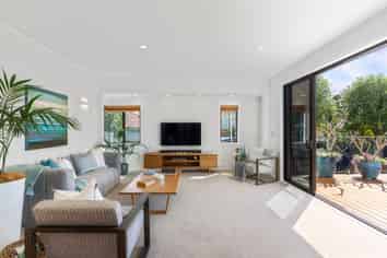 9a Folkestone Street, Murrays Bay