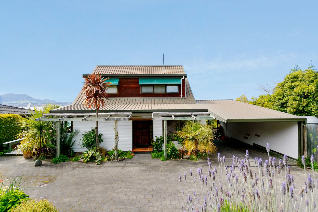 Where Views Meet Lifestyle - A True Taupo Retreat - Vue 4