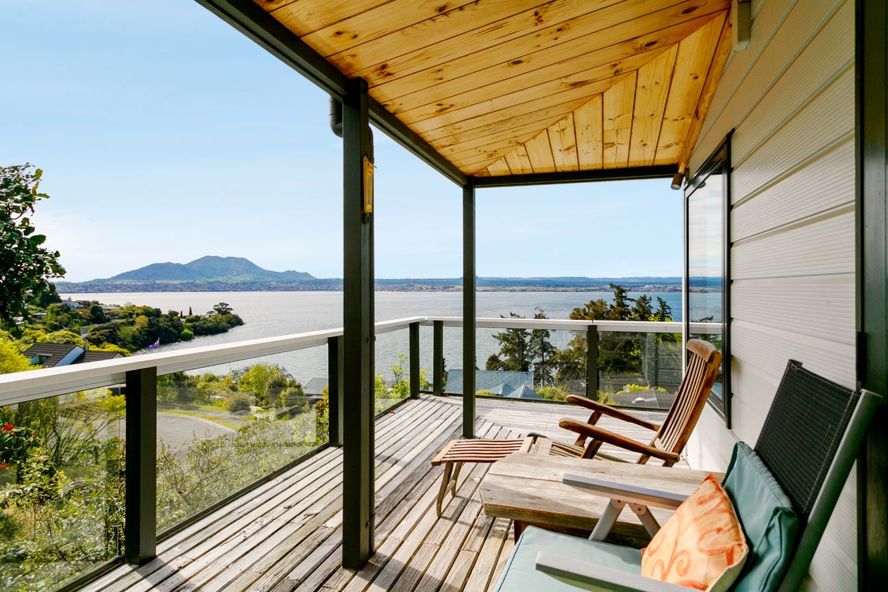 Where Views Meet Lifestyle - A True Taupo Retreat - Vue 2