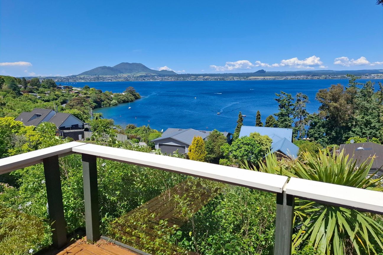 Where Views Meet Lifestyle - A True Taupo Retreat - Plus