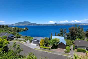 23 Ewing Grove, Acacia Bay