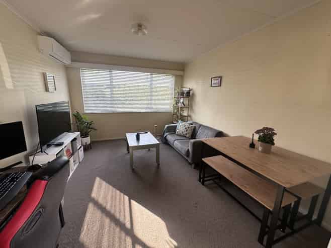 2/10 Caxton Street, Onekawa