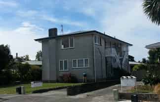 2/10 Caxton Street, Onekawa