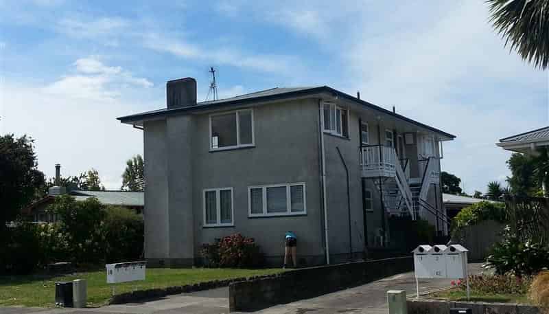 2/10 Caxton Street, Onekawa