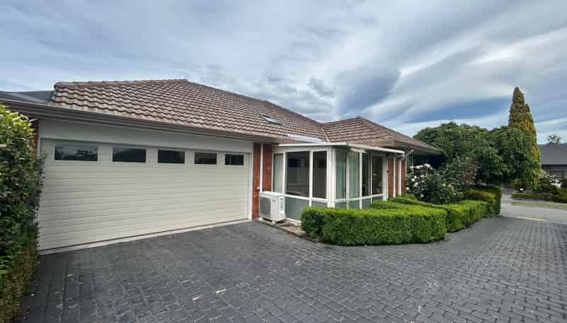 1/3 Cottesmore Close, Burnside