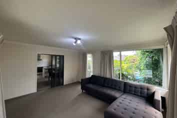 1/3 Cottesmore Close, Burnside