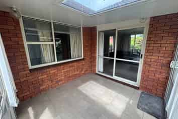 1/3 Cottesmore Close, Burnside