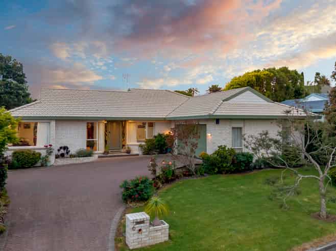 6 Bampton Rise, Northpark