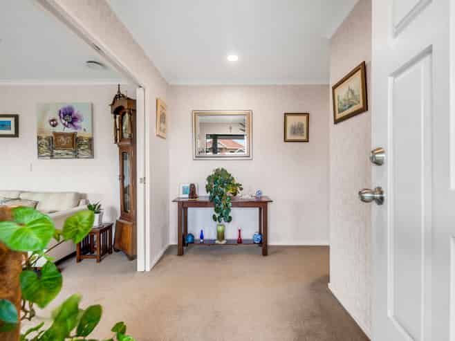 6 Bampton Rise, Northpark