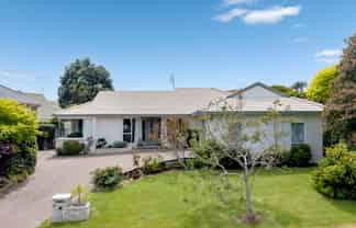 6 Bampton Rise, Northpark