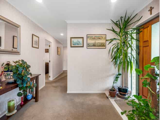 6 Bampton Rise, Northpark