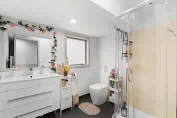 1/372 Worcester Street, Linwood