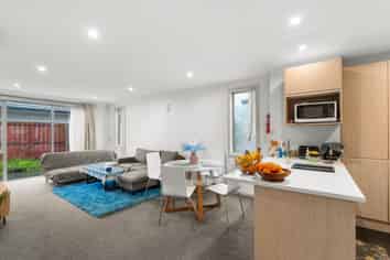 1/372 Worcester Street, Linwood