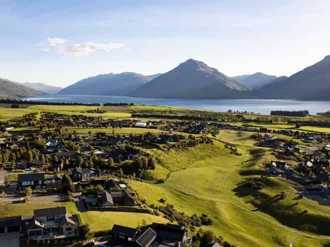 4 Kintyre Court, Jacks Point