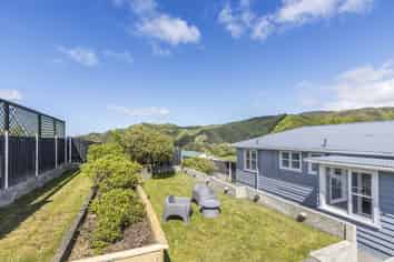 9 Camrose Grove, Kingston