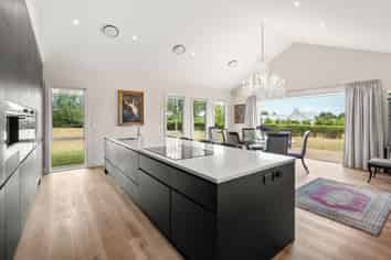 98 Oxford Street, Martinborough