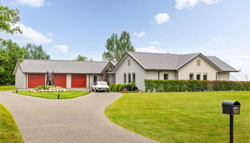 98 Oxford Street, Martinborough