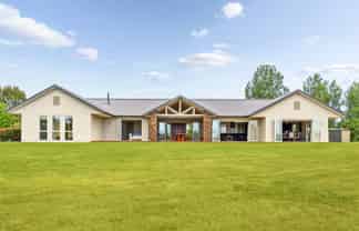 98 Oxford Street, Martinborough